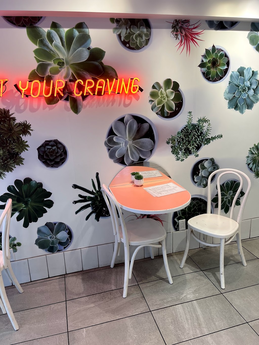 Julians | 111 Avenue du Mont-Royal O, Montréal, QC H2T 2S9, Canada | Phone: (514) 379-4622