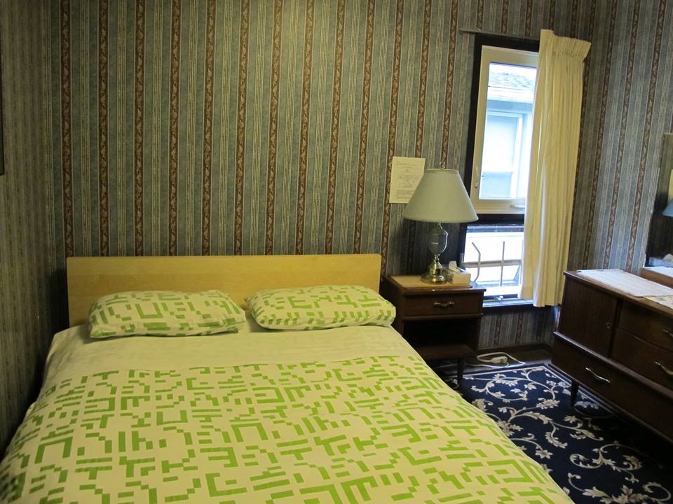 Colosseum Bed & Breakfast | 11825 85 Street NW, Edmonton, AB T5B 3E8, Canada | Phone: (780) 477-2805