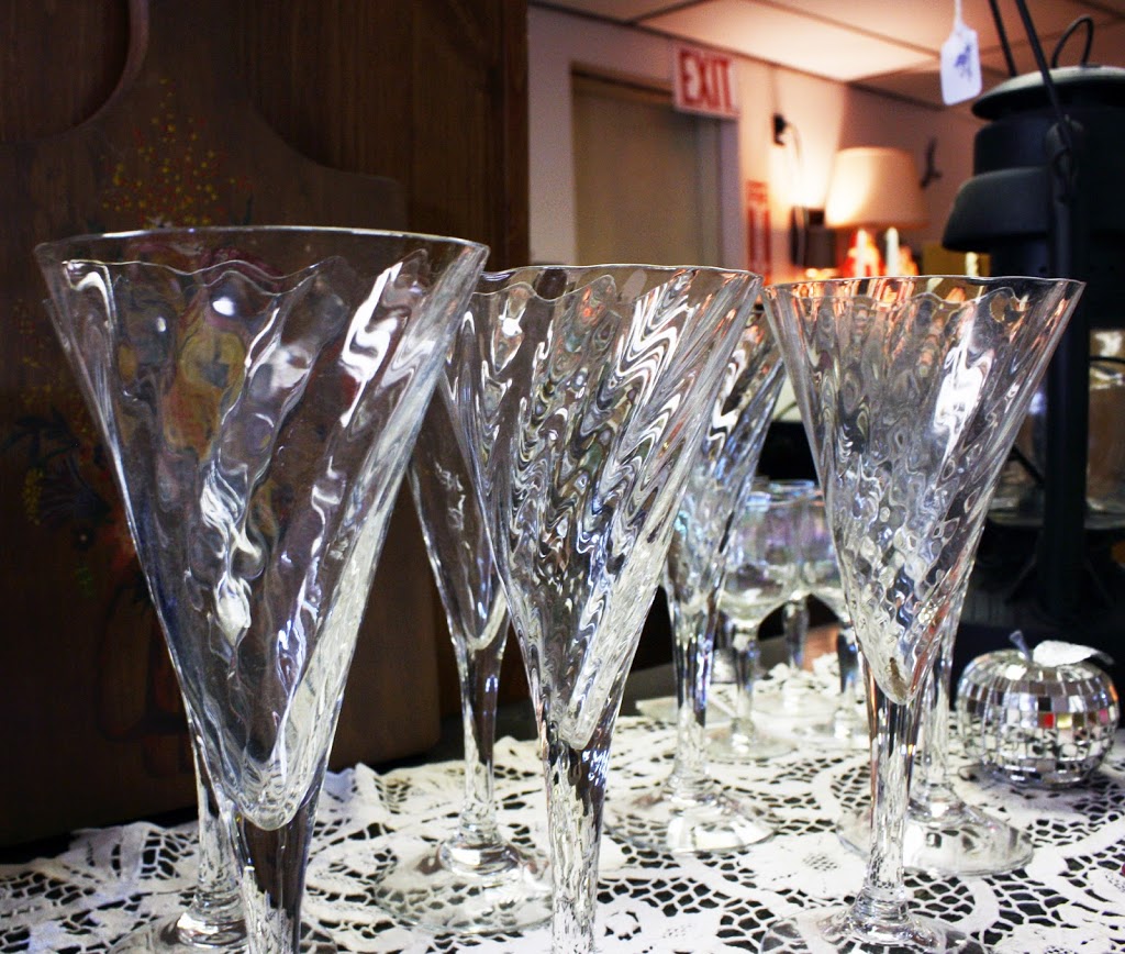 Shade Tree Furniture & Antiques | 6 S Main St, Angola, NY 14006, USA | Phone: (716) 534-3126