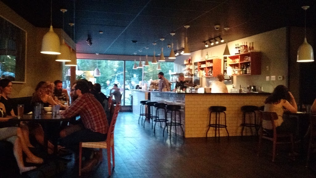 Bar Robo | 692 Somerset St W, Ottawa, ON K1R 6P4, Canada | Phone: (613) 233-7626
