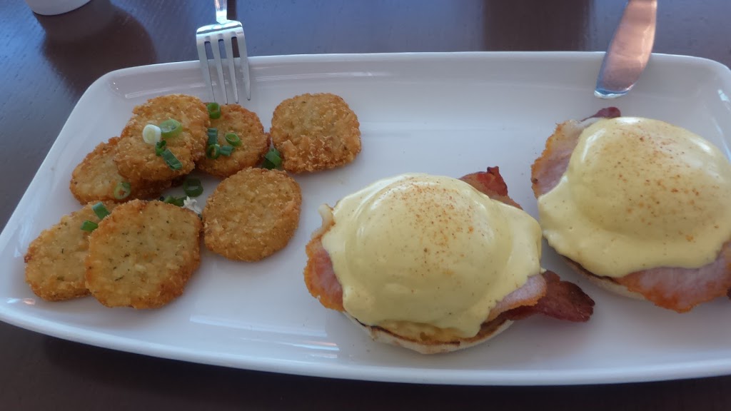 Delux Burger Bar | Edmonton International Airport, AB T0C 0V0, Canada | Phone: (587) 274-2757