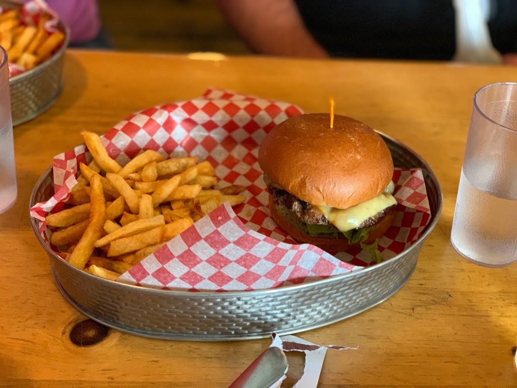 Mollys Reach Restaurant | 647 School Rd, Gibsons, BC V0N 1V0, Canada | Phone: (604) 886-9710