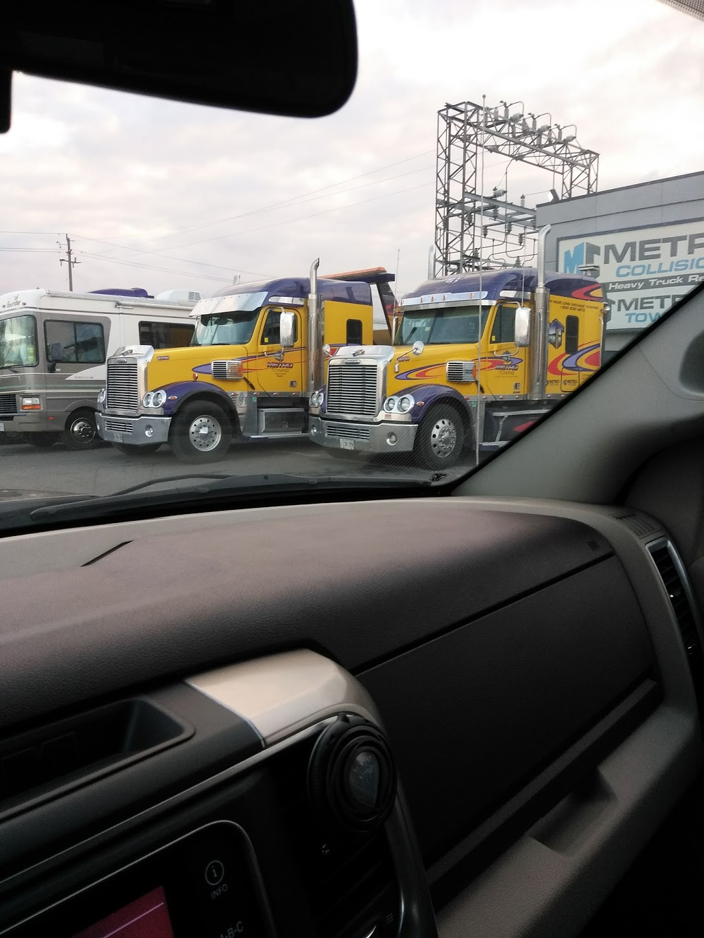 Metro Freightliner Hamilton Inc | 475 Seaman St, Stoney Creek, ON L8E 2R2, Canada | Phone: (800) 207-5568