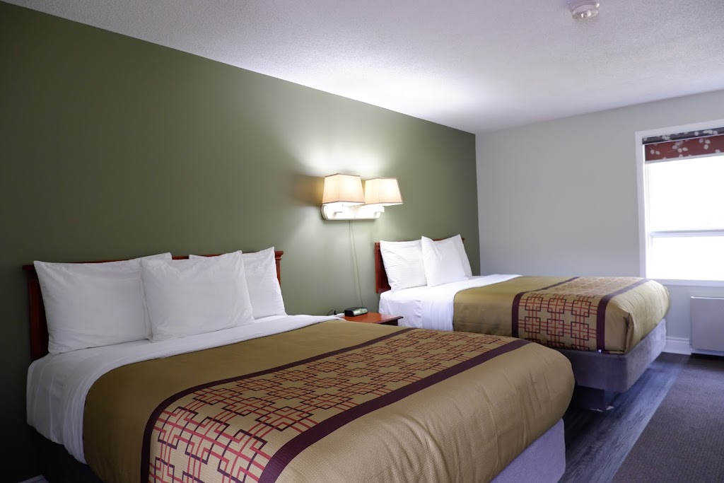 Pine Motel | 33852 ON-17, Deep River, ON K0J 1P0, Canada | Phone: (613) 584-3381