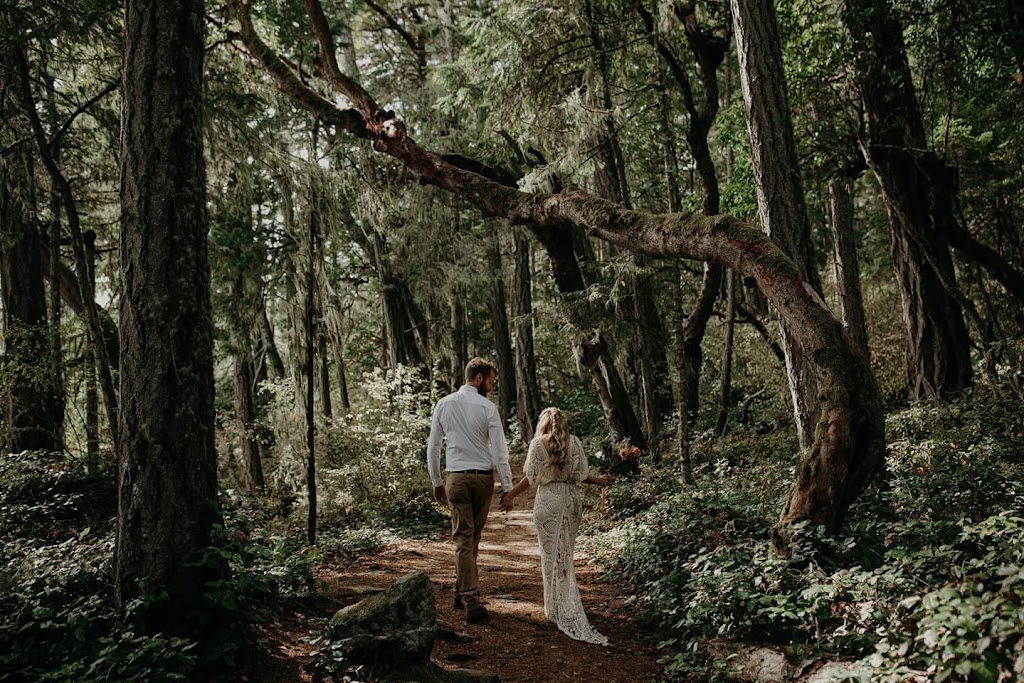 Candice Marie Photography - BC Wedding & Elopement Photographer | 2226 St Johns St, Port Moody, BC V3H 2A7, Canada | Phone: (778) 863-8805