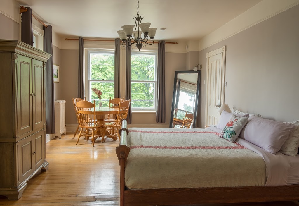 Auberge de la Visitation | 6104 Rue Saint-Georges, Lévis, QC G6V 4J8, Canada | Phone: (418) 805-3059