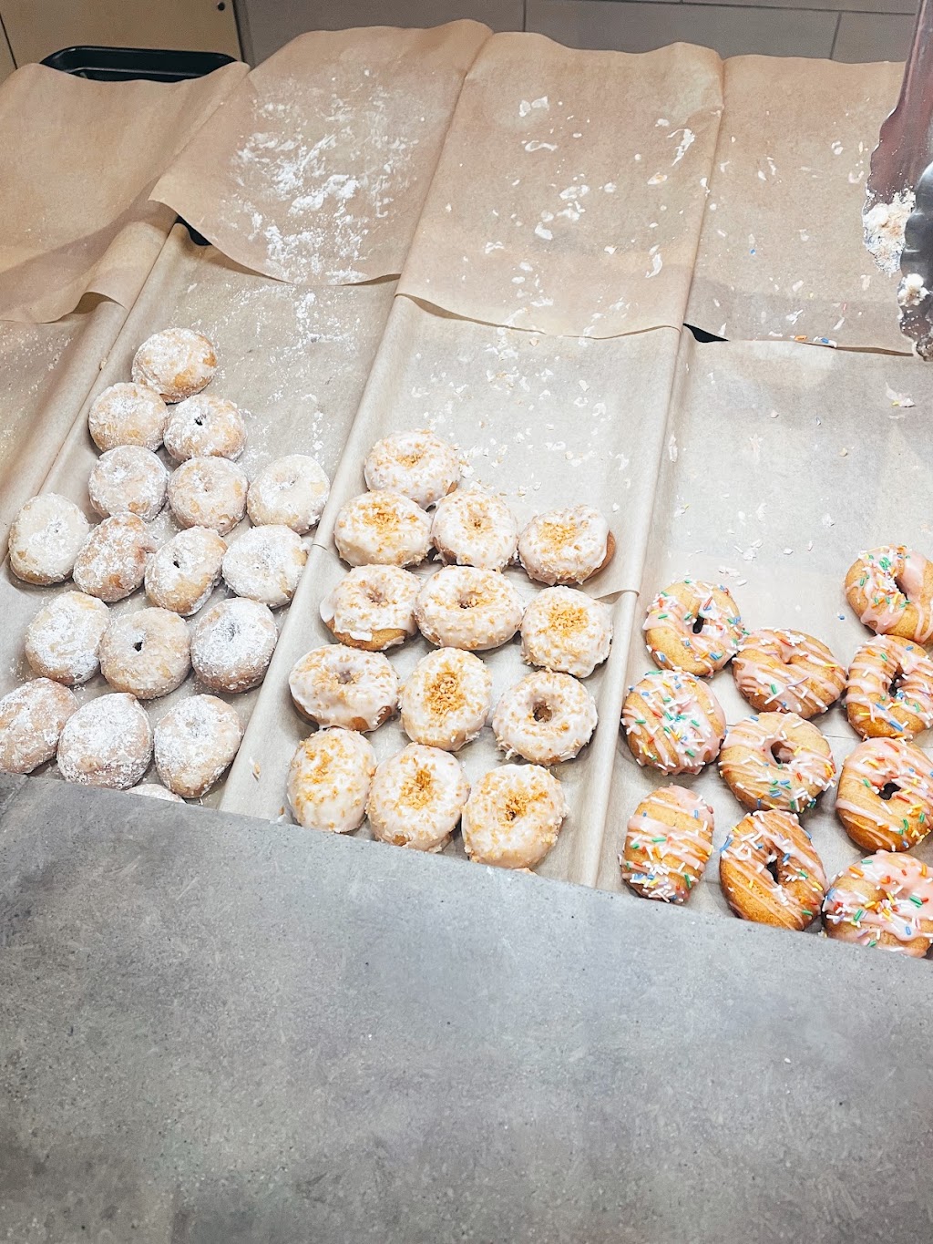 The Vibe Burgers, Shakes & Donuts | 534 Bayfield St Unit C, Barrie, ON L4M 5A2, Canada | Phone: (705) 252-1011