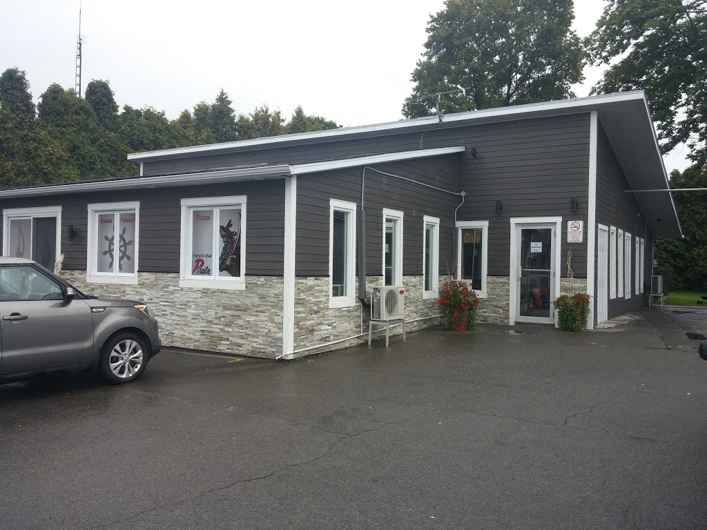 Resto Bar Le Pirate | 1080 QC-132, Sainte-Barbe, QC J0S 1P0, Canada | Phone: (450) 371-0202