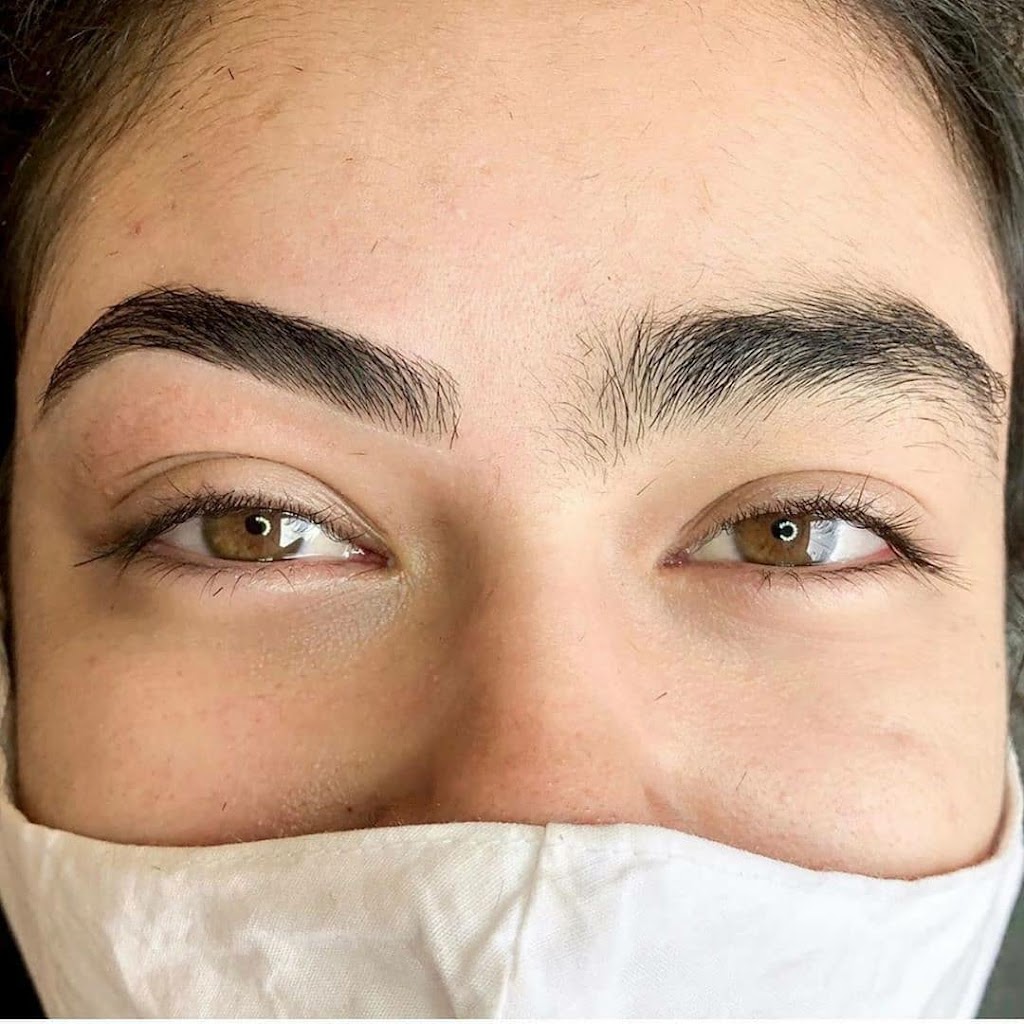 Simply Posh Esthetics & Threading Studio | 1626 Lloyd Pl, Victoria, BC V9C 1A2, Canada | Phone: (403) 991-4746