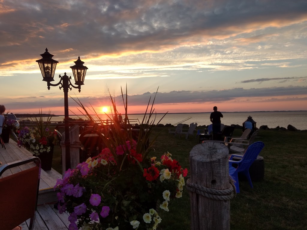 Paturels shore house restaurant | 69 Boulevard Cap Bimet, Grand-Barachois, NB E4P 6X5, Canada | Phone: (506) 532-4774