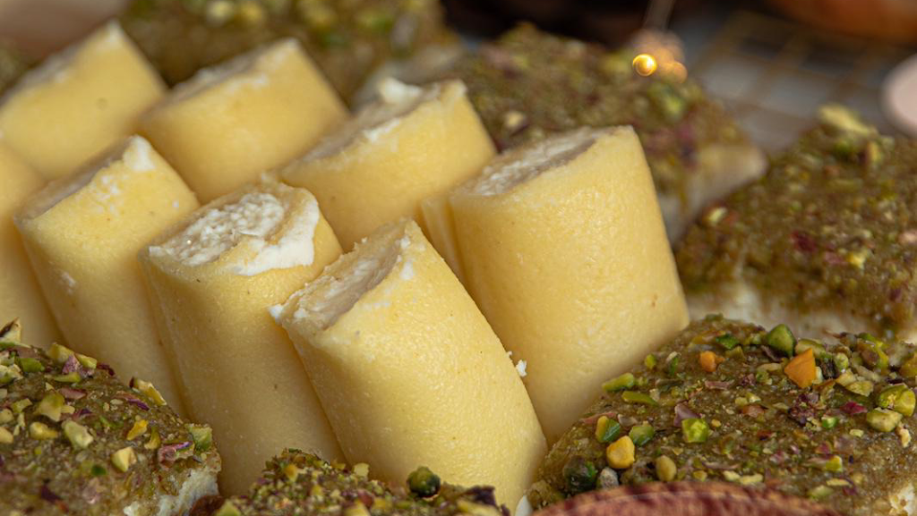 Pâtisserie Samadi et Fils | 5995 Boul Gouin O, Montréal, QC H4J 2P8, Canada | Phone: (514) 315-9572
