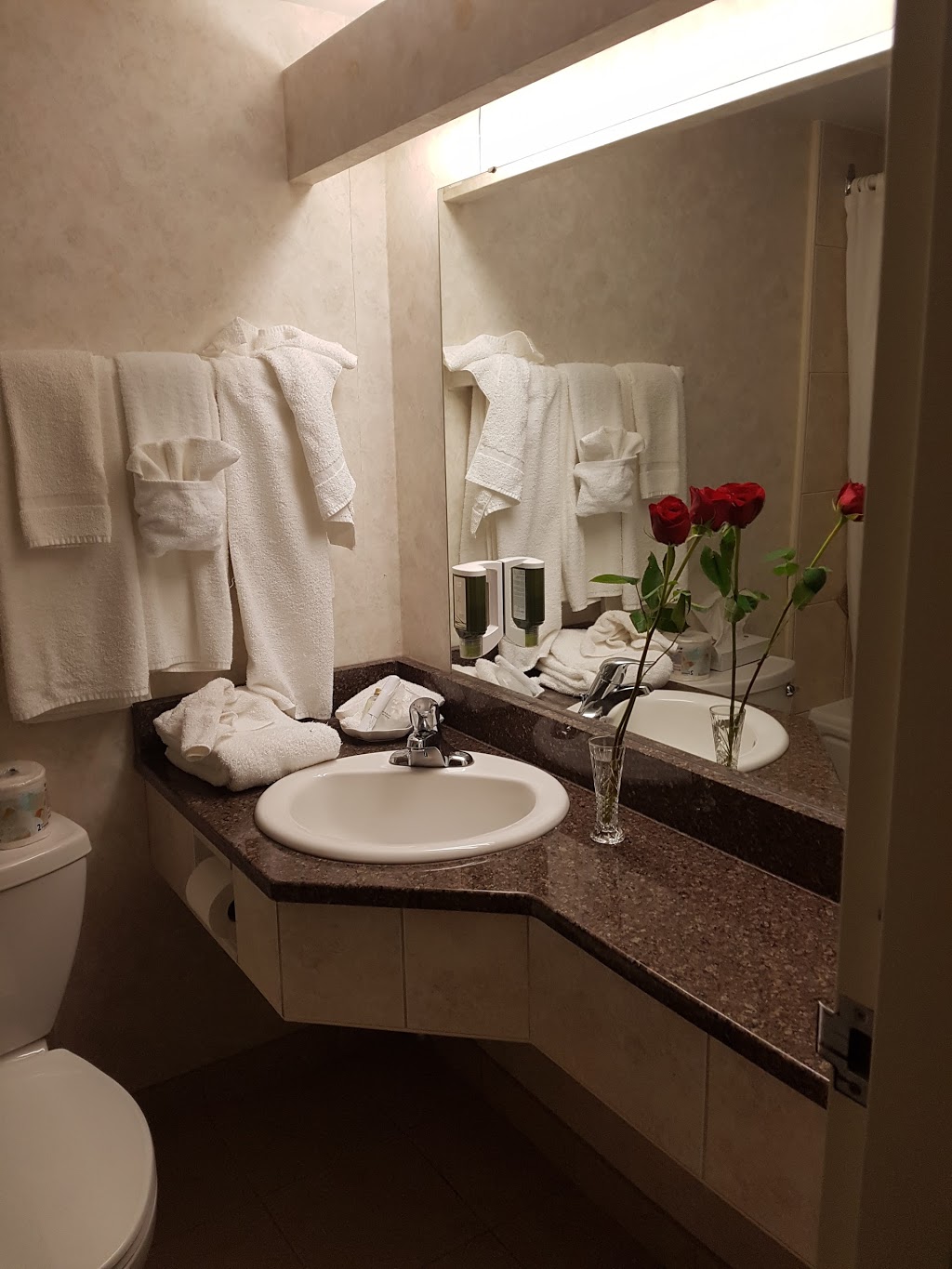 Old Orchard Inn & Spa | 153 Greenwich Rd S, Wolfville, NS B4P 2R2, Canada | Phone: (902) 542-5751