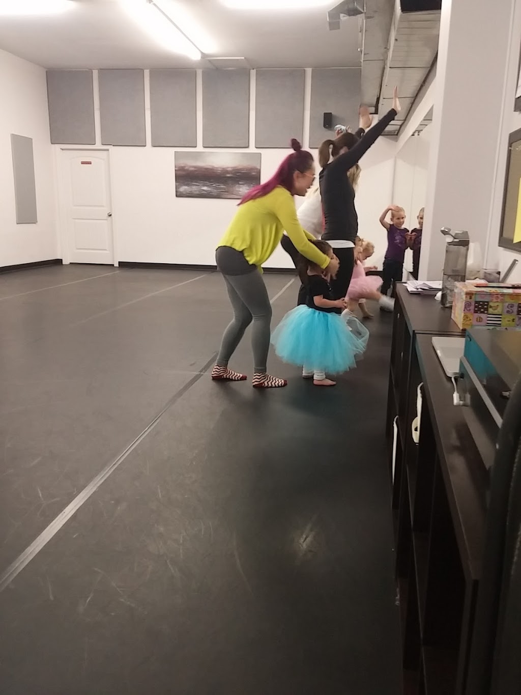 Belle Pointe Dance & Movement Company | 4056 Meadowbrook Dr #116-118, London, ON N6L 1G5, Canada | Phone: (519) 281-8594