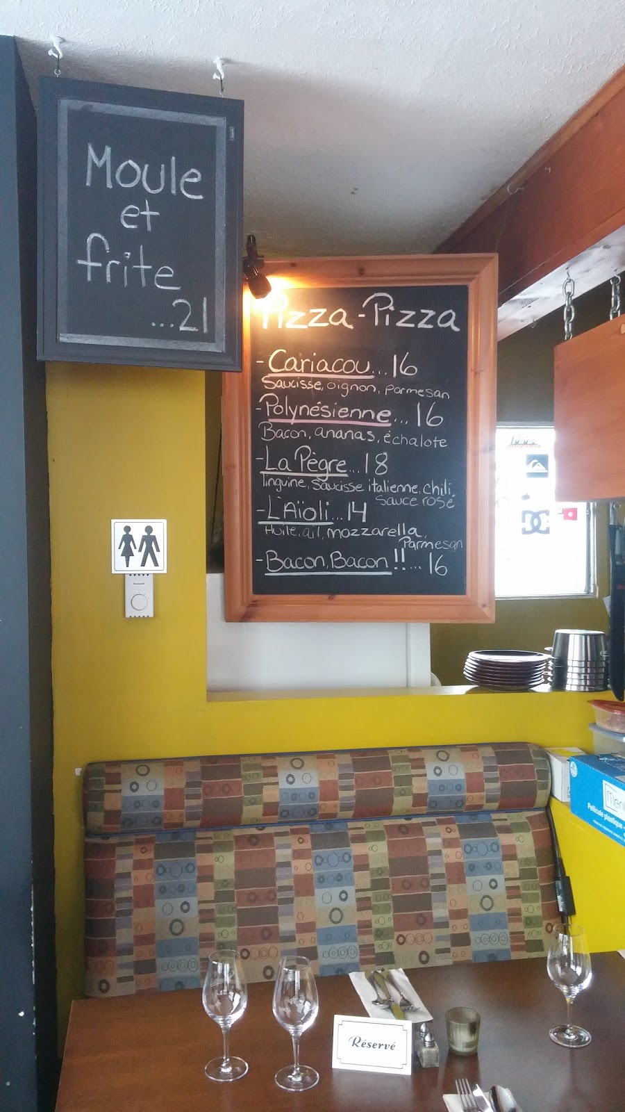 Restaurant Cariacou | 15 Rue Principale N, Windsor, QC J1S 2C3, Canada | Phone: (819) 437-5103