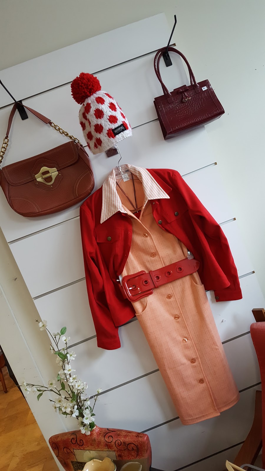 Pearls Value & Vintage | 38128 Cleveland Ave, Squamish, BC V8B 0E4, Canada | Phone: (604) 892-5699