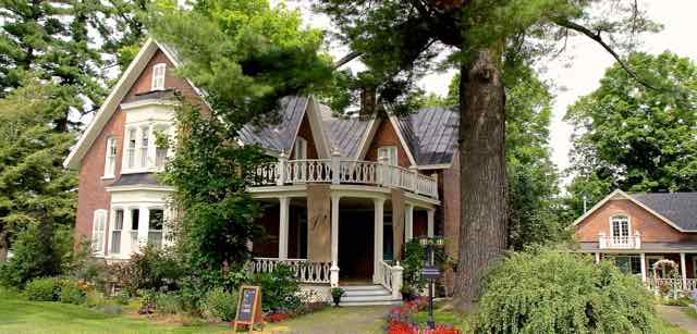 Manoir Sweetsburg | 795 Rue Principale, Cowansville, QC J2K 1K1, Canada | Phone: (450) 266-5414
