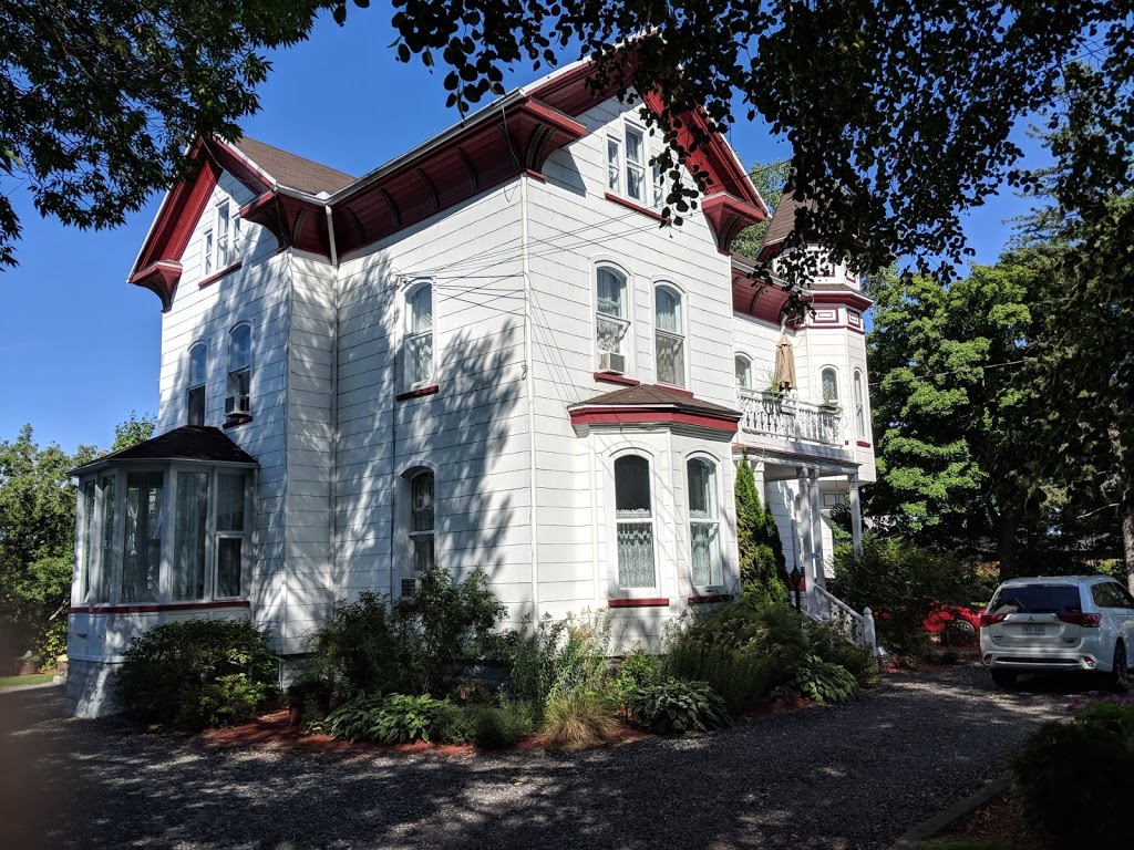 Au Manoir de Levis B&B | 473 Rue Saint-Joseph, Lévis, QC G6V 1G9, Canada | Phone: (418) 833-6233