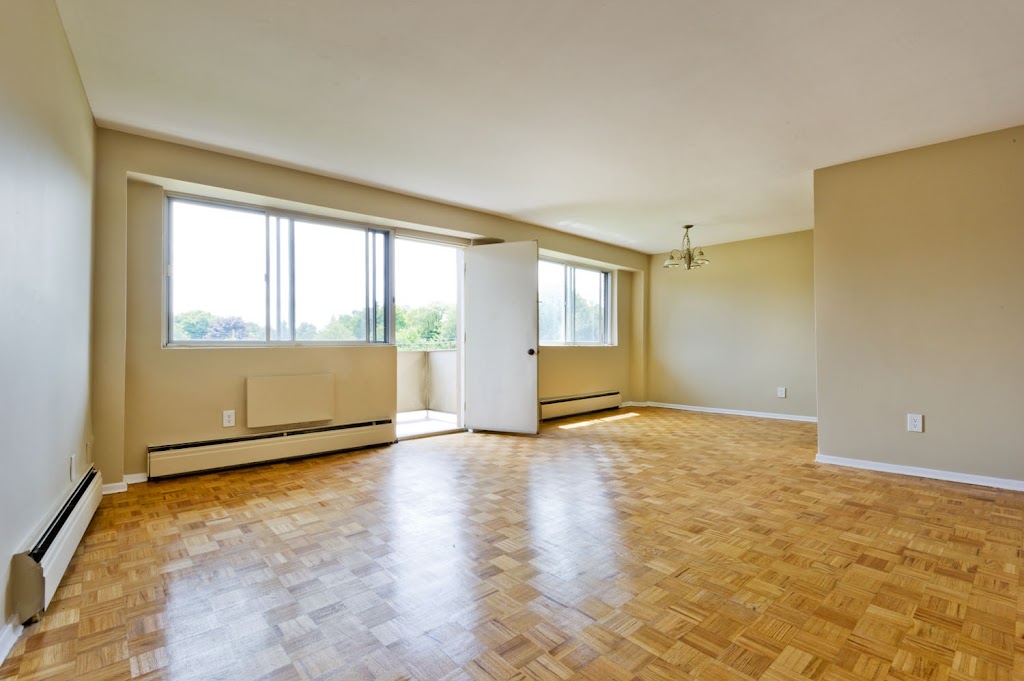 Scenic Tower | 470 Scenic Dr, London, ON N5Z 3B2, Canada | Phone: (855) 645-1014