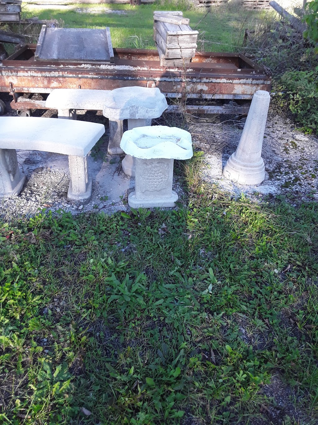 W & G LAWN ORNAMENTS | 28 Anderson Dr, Beachburg, ON K0J 1C0, Canada | Phone: (613) 582-3453