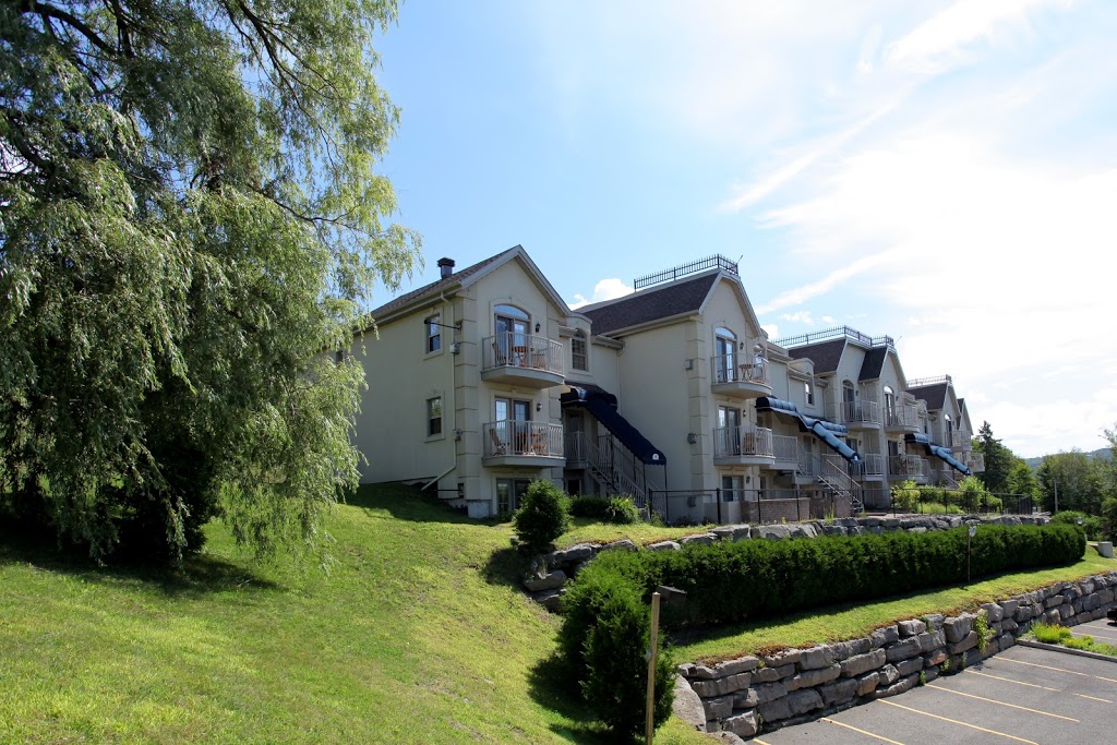 Hotel St-Sauveur - Complexe 570 | 570 Chemin des Frênes, Piedmont, QC J0R 1K0, Canada | Phone: (450) 227-1800
