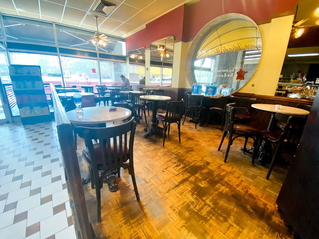 Pâtisserie St Louis De France | 3575 Rue Berri, Montréal, QC H2L 4G3, Canada | Phone: (514) 849-5058