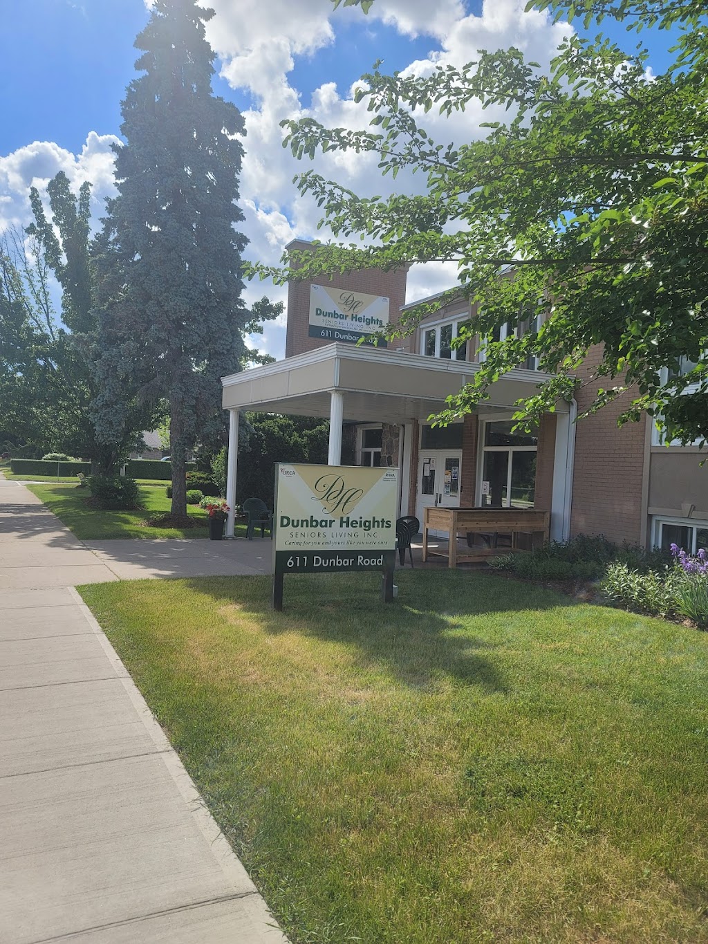 DUNBAR HEIGHTS SENIORS LIVING INC | 611 Dunbar Rd, Cambridge, ON N3H 2T4, Canada | Phone: (855) 334-3233