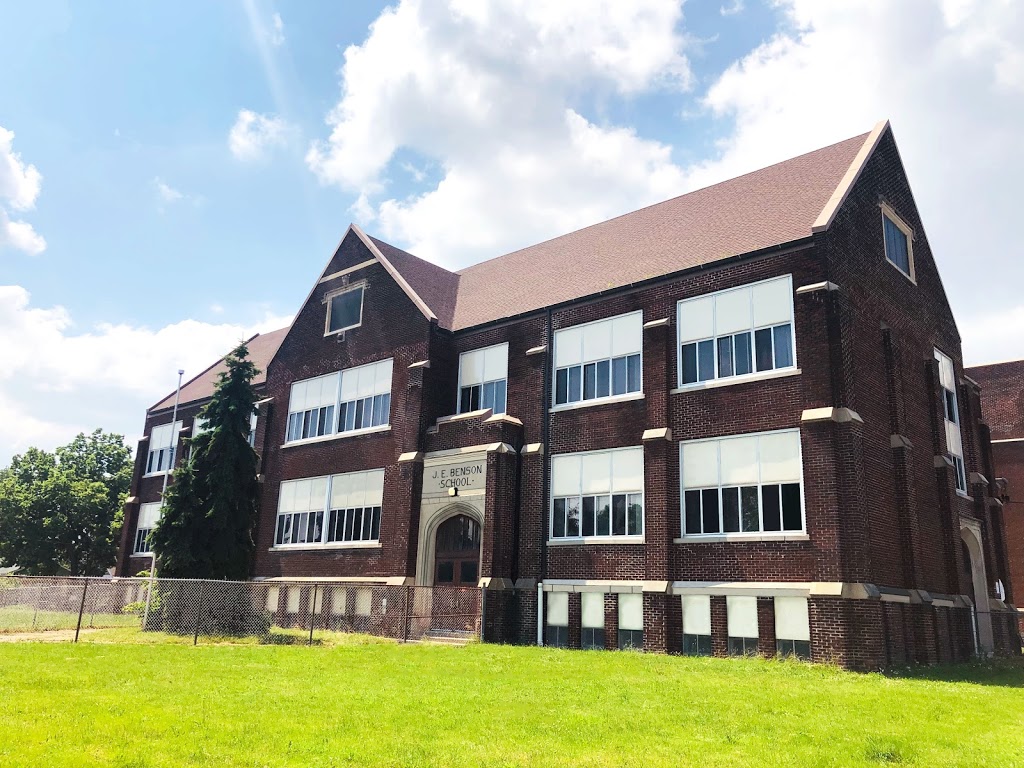J.E. Benson Public School | 1556 Wyandotte St W, Windsor, ON N9B 1H5, Canada | Phone: (519) 253-1694