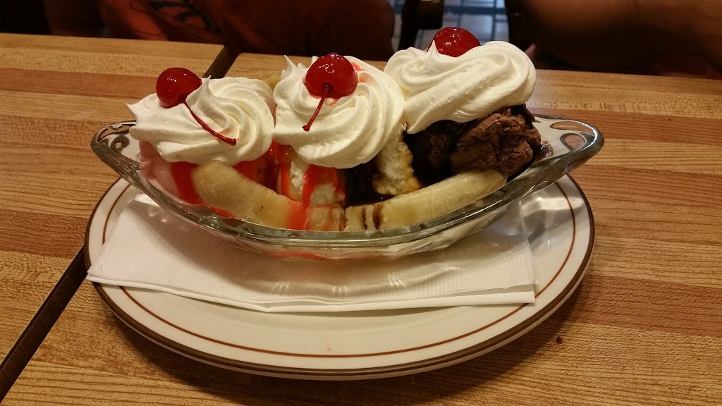 Johnnys Restaurant | 39 Talbot St E, Aylmer, ON N5H 1H3, Canada | Phone: (519) 765-1724