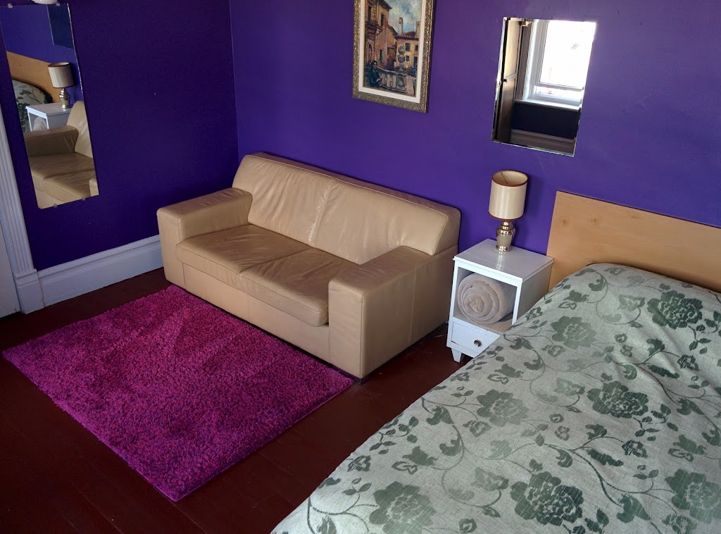 The Arlington Hostel & Pub | 32990 ON-62, Maynooth, ON K0L 2S0, Canada | Phone: (613) 338-2080