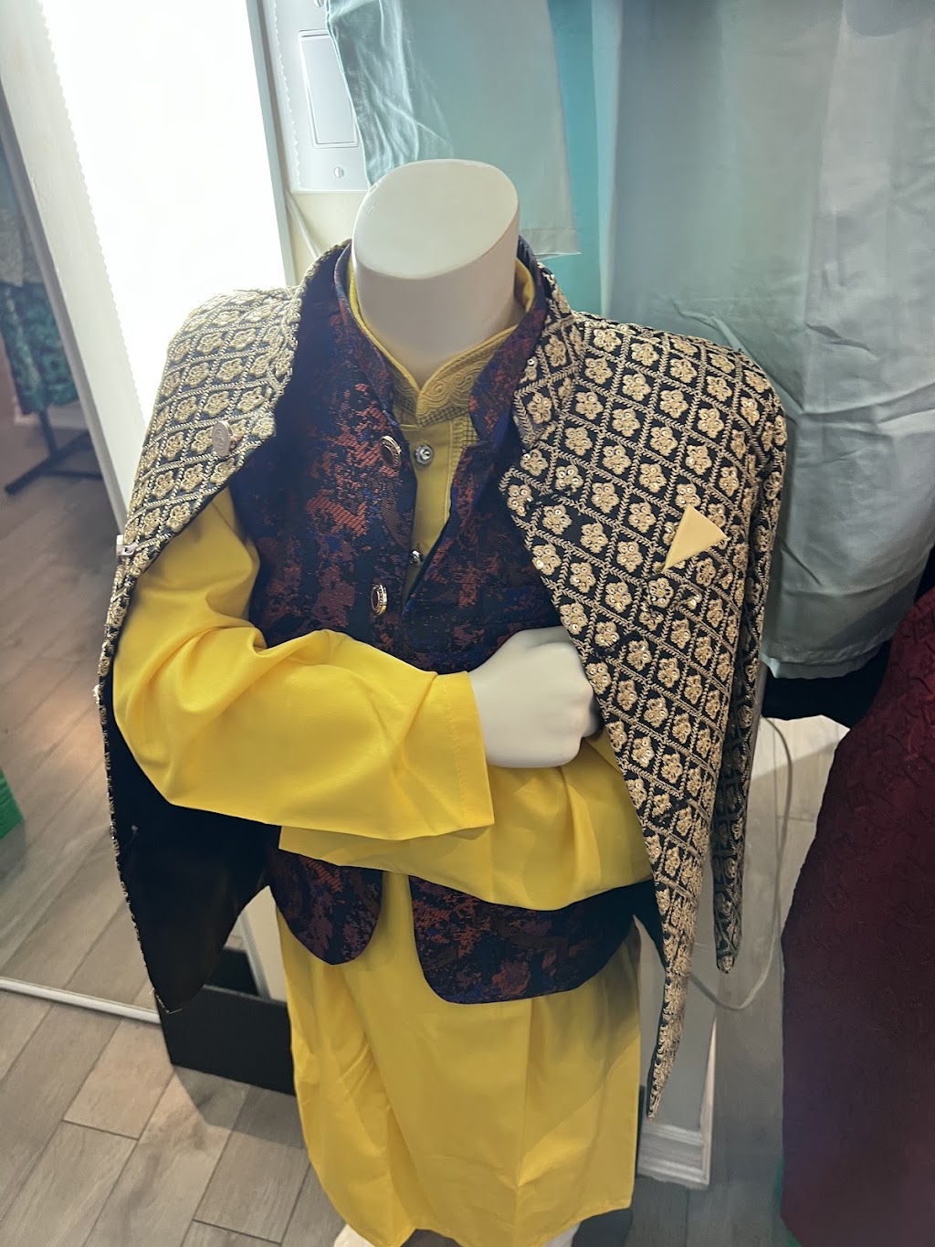 Kurta Kollection | 3854 Partition Rd, Mississauga, ON L5N 8N2, Canada | Phone: (905) 608-3624