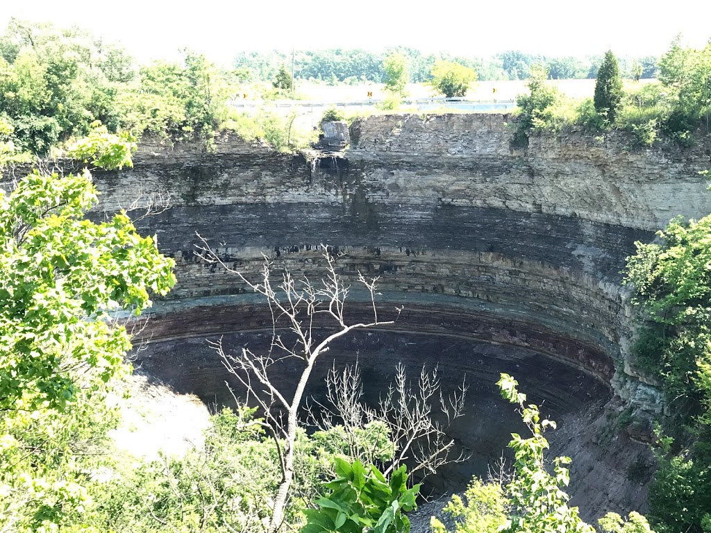 Devils Punchbowl Parking Lot | 204 Ridge Rd, Stoney Creek, ON L8J 2W1, Canada