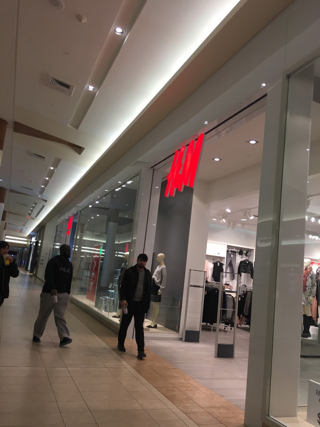 H&M | 25 Peel Centre Dr Unit 617, Brampton, ON L6T 3R5, Canada | Phone: (855) 272-7007