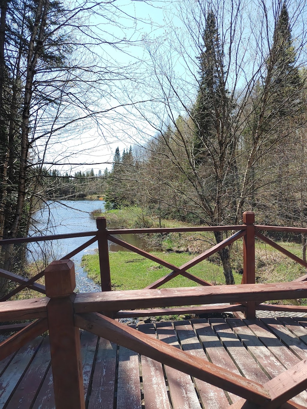 Chalet rustique.Le St-Achillée. | 533 Rte de Saint-Achillée, Château-Richer, QC G0A 1N0, Canada | Phone: (418) 956-3882