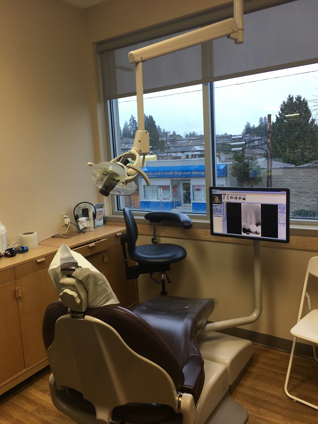 Burnaby Square Dental | 7885 6th St #210, Burnaby, BC V3N 3N4, Canada | Phone: (604) 526-2725