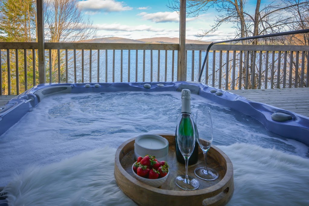 Chalet Le Pelican | 348 Chemin des Pélicans, Lac-Supérieur, QC J0T 1J0, Canada | Phone: (438) 498-5647