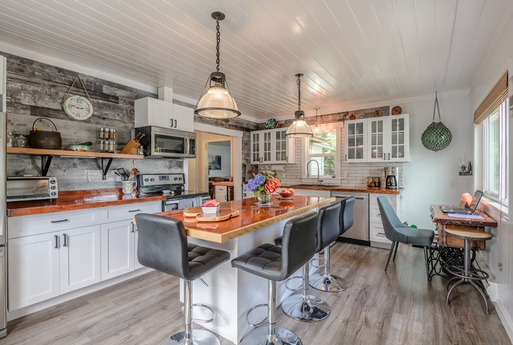 Woods End Landing | 380 Cape Beale, Trail, Bamfield, BC V0R 1B0, Canada | Phone: (250) 728-3383