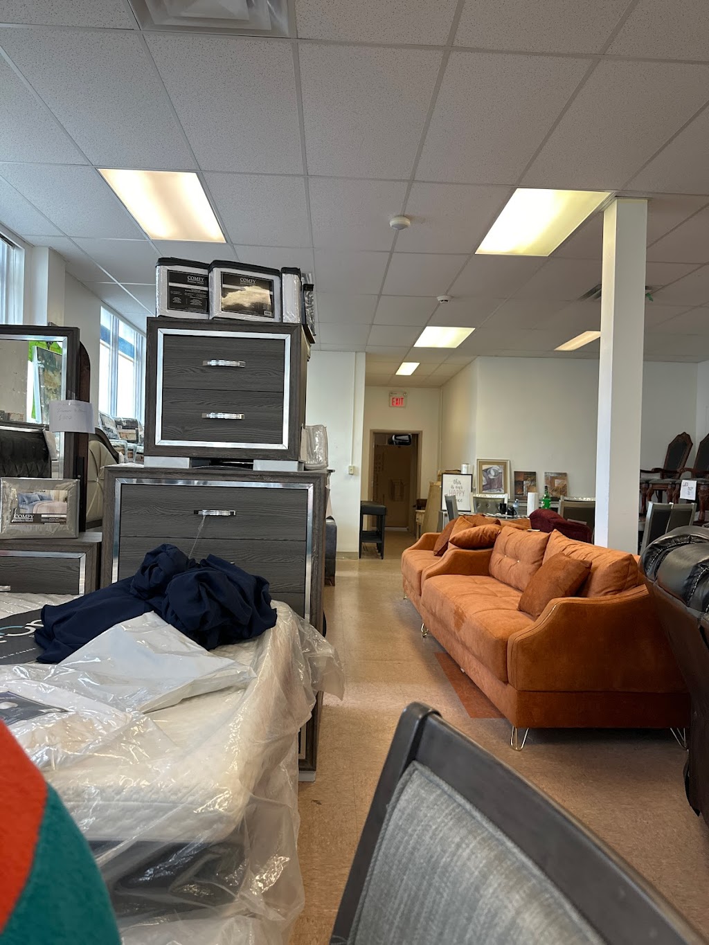 LMR Furniture | 1730 Dundas St, London, ON N5W 3E2, Canada | Phone: (416) 917-0495