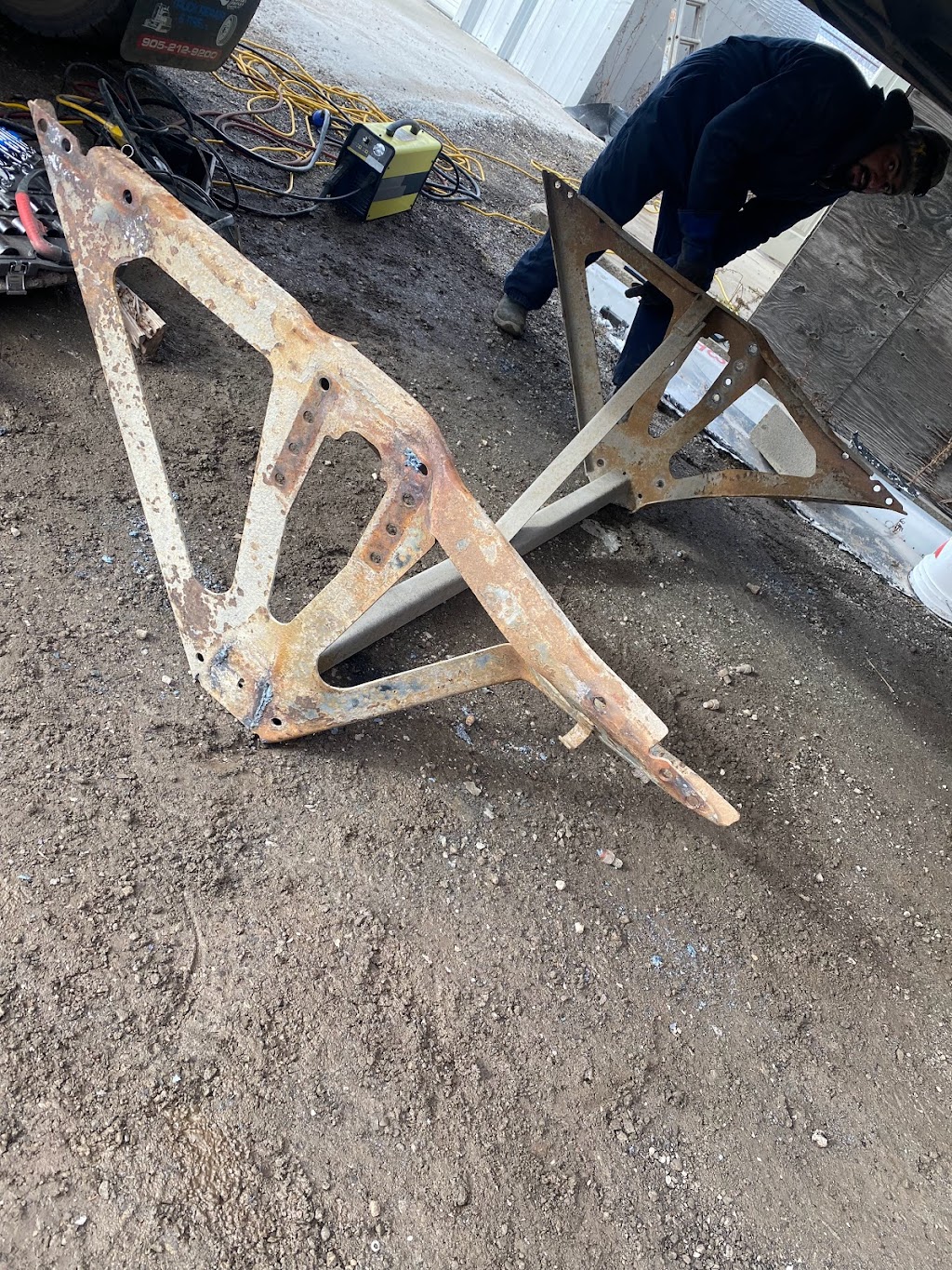 AJ WELDING FABRICATION & TRAILER BODYWORK INC.(MOBILE SERVICE) | 31 Waterbow Trl, Kitchener, ON N2A 0K4, Canada | Phone: (647) 620-9647