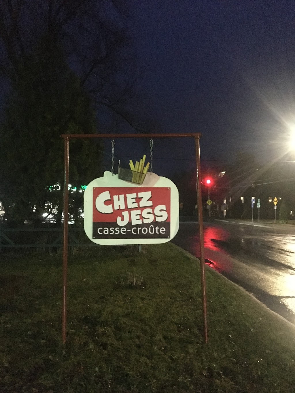 Casse Croute Chez Jess | 337 Rue Notre Dame, Lanoraie, QC J0K 1E0, Canada | Phone: (438) 728-2488