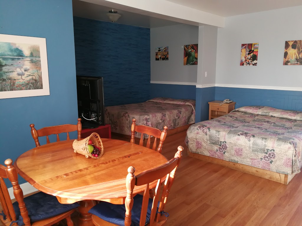 Motel Pierre | 2375 Boulevard Marcel-Laurin, Saint-Laurent, QC H4R 1K4, Canada | Phone: (514) 332-3060