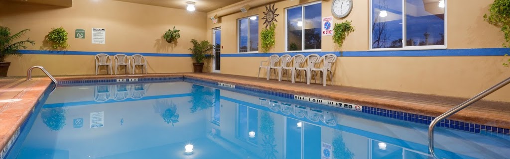 Holiday Inn Express & Suites 1000 Islands - Gananoque | 777 King St E, Gananoque, ON K7G 1H3, Canada | Phone: (613) 382-8338