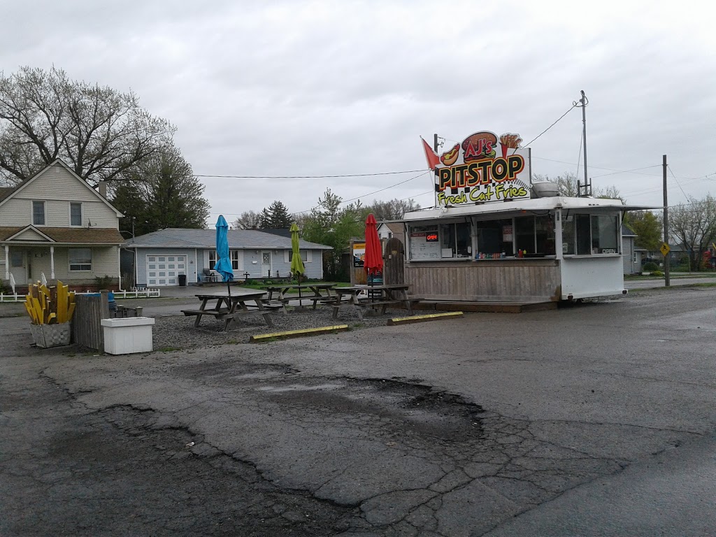 Big Mommas Fresh cut Fries | 27 Main St E, Port Colborne, ON L3K 1R9 Main St E, Port Colborne, ON L3K 1R9, Canada | Phone: (289) 990-0379