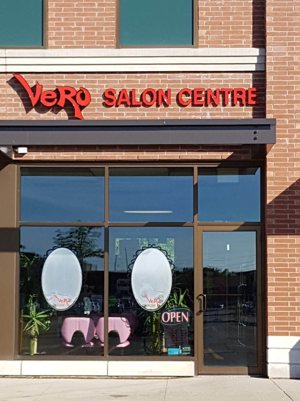 Vero Salon Centre | 5010 Pinedale Ave, Burlington, ON L7L 0G3, Canada | Phone: (905) 639-3708