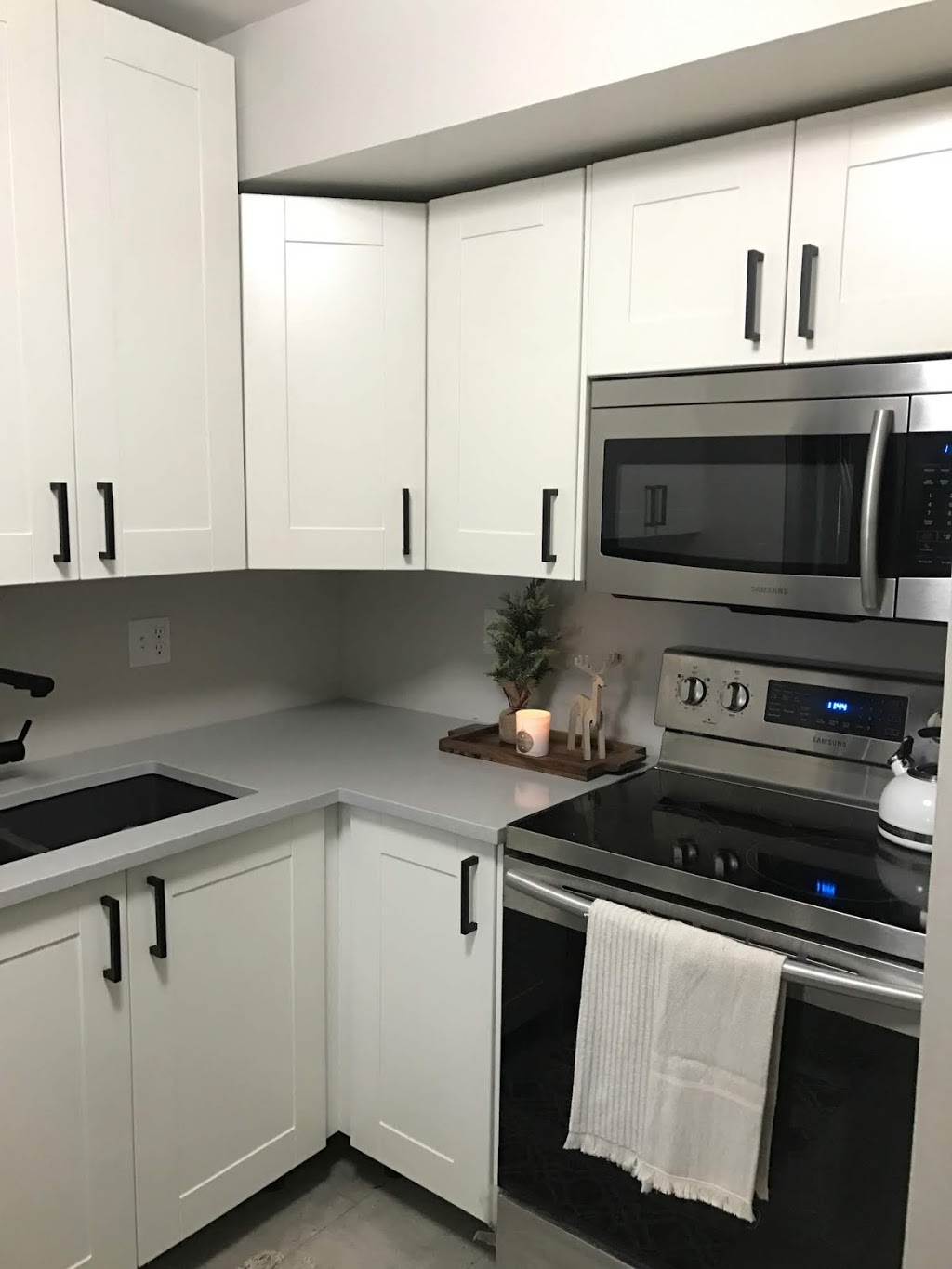 Granite Shoppe | 207 Colonnade Rd, Nepean, ON K2E 7K3, Canada | Phone: (613) 228-2667