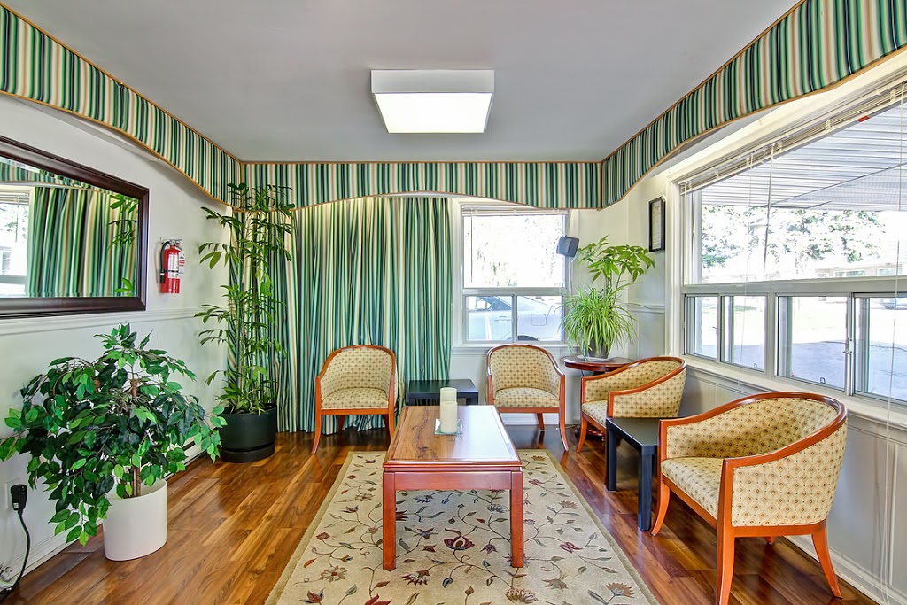 Richmond Hill Inn | 11610 Yonge St, Richmond Hill, ON L4E 3N7, Canada | Phone: (905) 884-9011