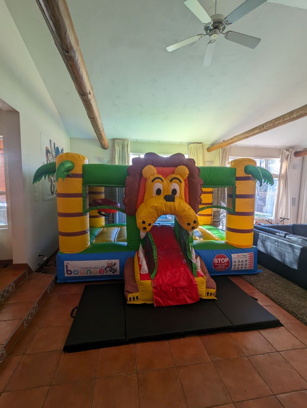 Comox Valley Bounce | 2875 Bruce St, Cumberland, BC V0R 1S0, Canada | Phone: (250) 702-5857
