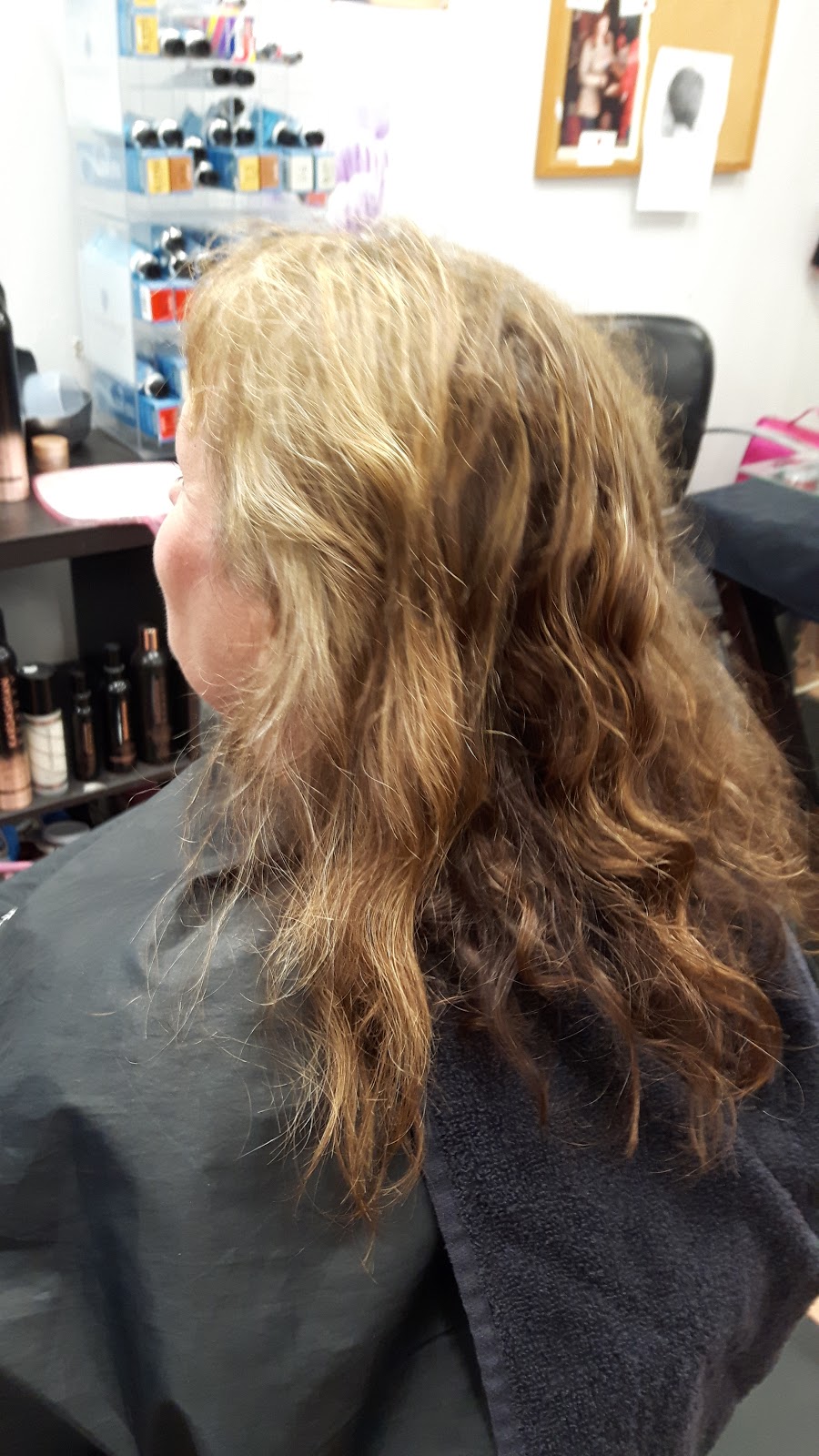 Camelot Hair Design | 537 Mary St, Woodstock, ON N4S 4S8, Canada | Phone: (519) 320-1117