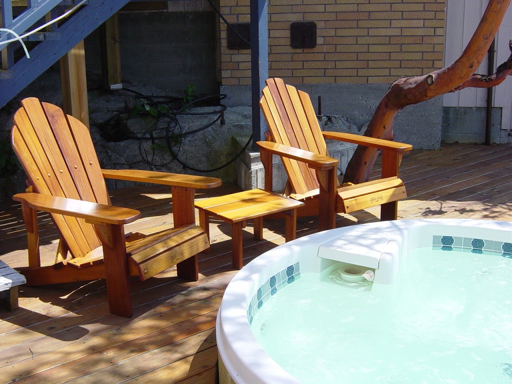 Four Winds Beach House and Spa | 5482 Hill Rd, Sechelt, BC V0N 3A8, Canada | Phone: (604) 885-3144