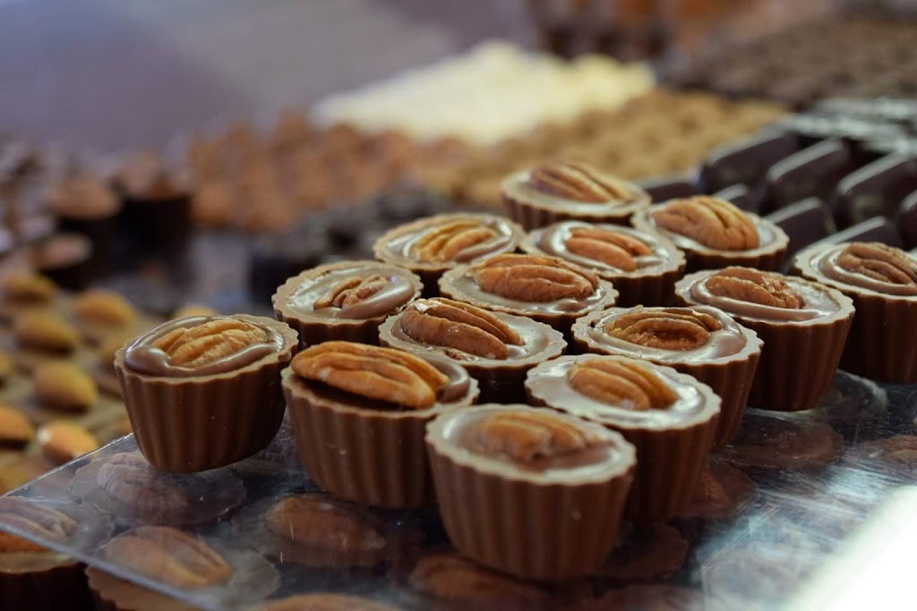 Chocolat Belge Heyez Père et Fils Inc | 16 Chem. de la Rabastalière E, Saint-Bruno-de-Montarville, QC J3V 2A5, Canada | Phone: (450) 653-5616