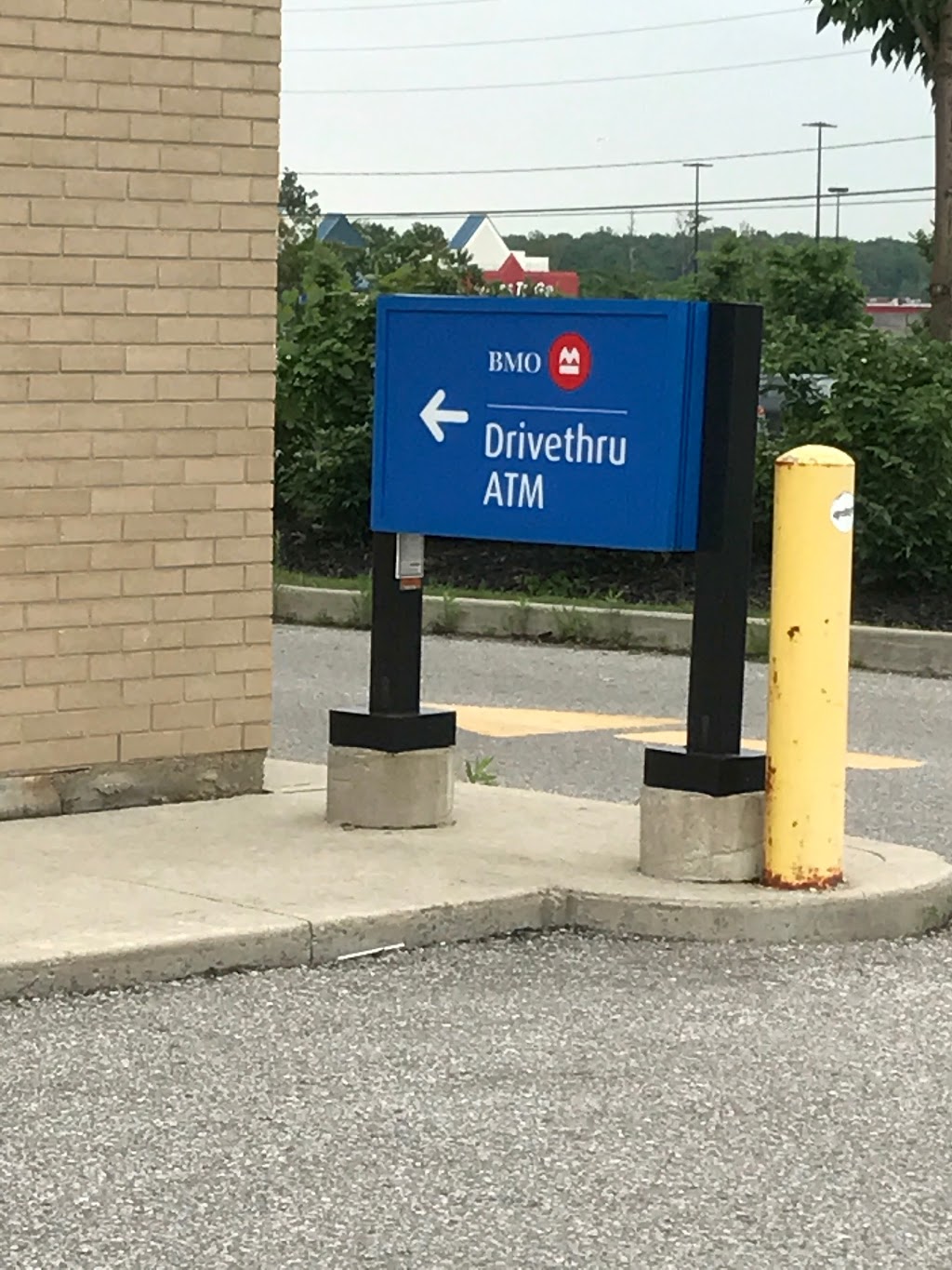 BMO Bank of Montreal | 44 Mapleview Dr W, Barrie, ON L4N 6L4, Canada | Phone: (705) 719-1181
